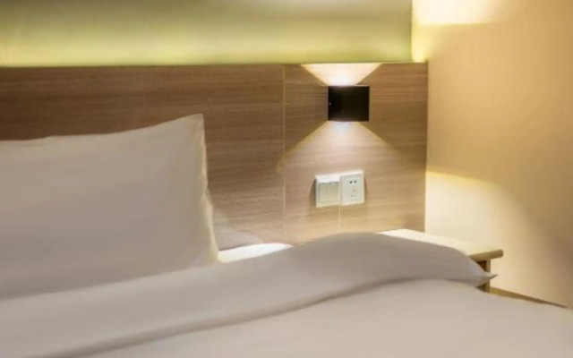 Yiju Hotel (Xi'an Aerospace City Subway Station Branch)