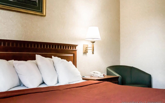 Econo Lodge Glens Falls / Lake George