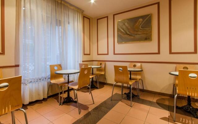 Hôtel Arc Porte D'Orleans