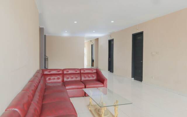 OYO 1317 Pinnus Residence Syariah