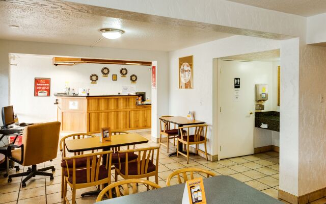 Econo Lodge Inn & Suites Spokane
