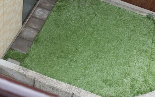 Shaq Bighouse - Hostel