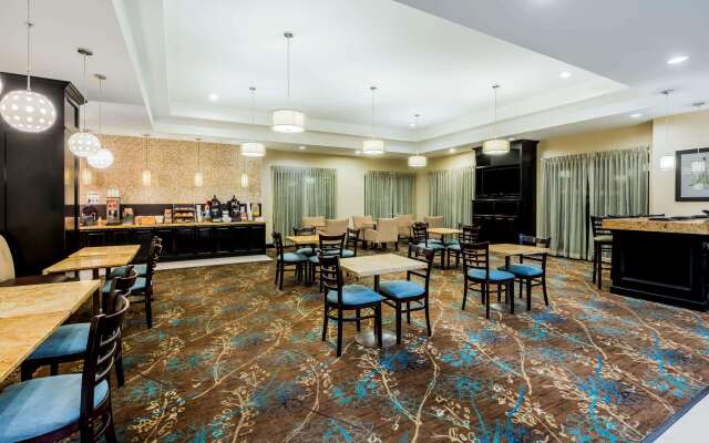 La Quinta Inn & Suites by Wyndham Marshall