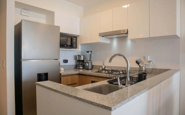w Beautiful 3BR w Balcony in San Isidro