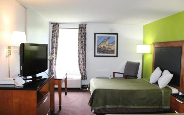 Carla Inn & Suites Roanoke Airport