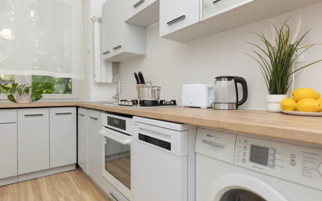 Bright Apartment Wola by Renters