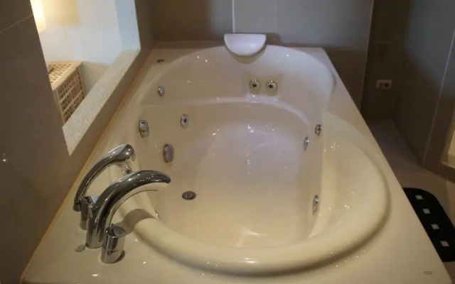 VT 2 Serviced Apartment