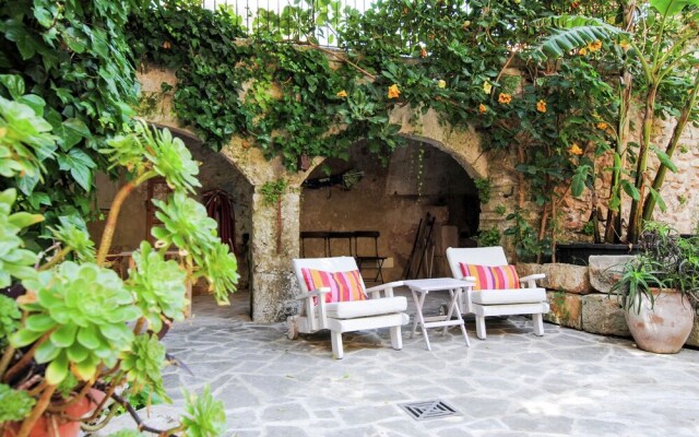 Great Romantic Village House in the Center of Felanitx and not far From the sea