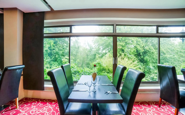 OYO The Bridge House Hotel