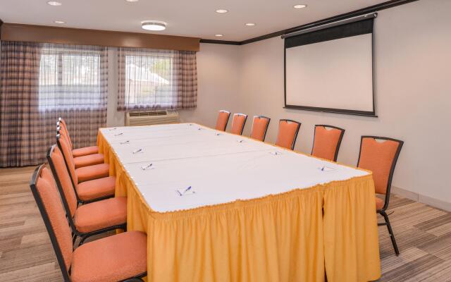 Holiday Inn Express Palm-Desert by IHG