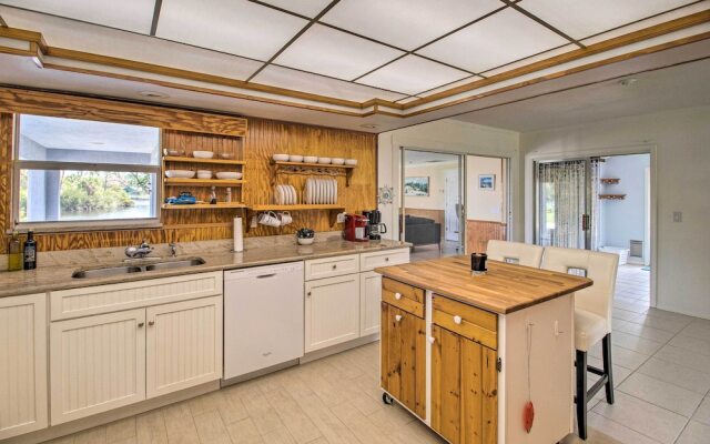 Pet-friendly Sebastian Home on Lake; Golf Nearby