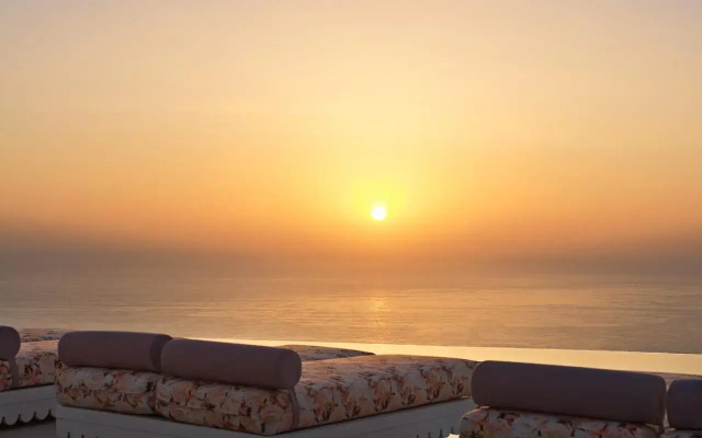Cresanto Luxury Suites