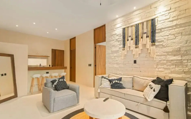 Spacious 3 Br w Private Pool Exclusive Gym