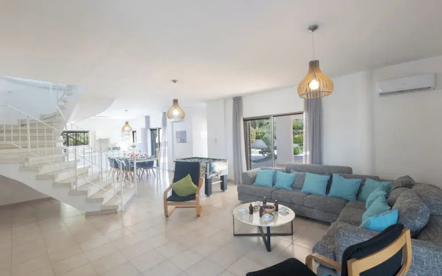 Villa Rosie, Modern 4bdr Ayia Napa Villa With Pool