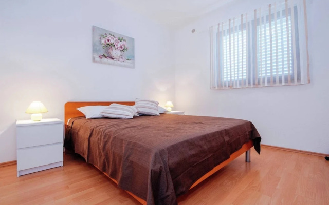 Luxury Apartment With Heated Pool in Starigrad
