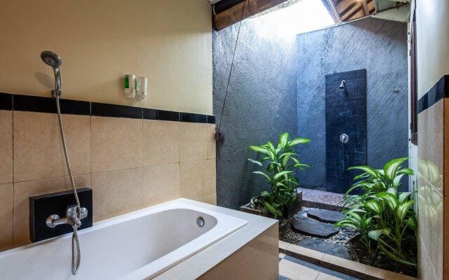 9-BR Private Pool Villa Walk to Seminyak Beach