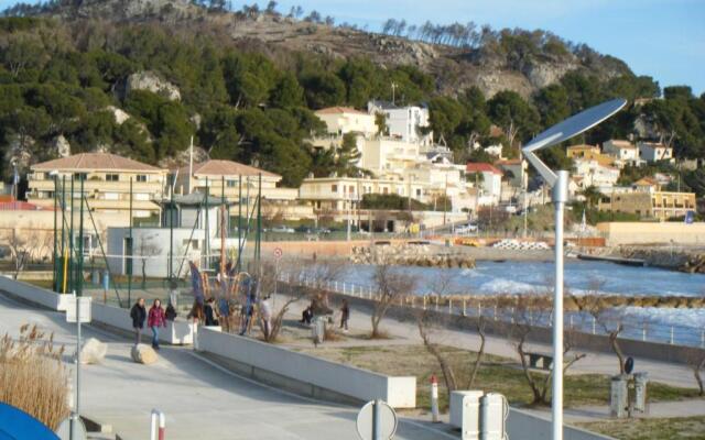 Front de mer les pieds dans l'eau
