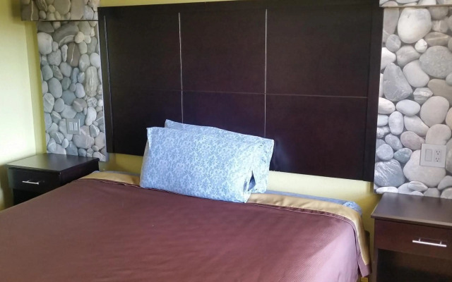 Driftwood Beach Motel