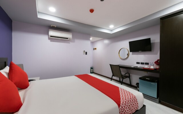 Amore Hotel Manila by OYO Rooms