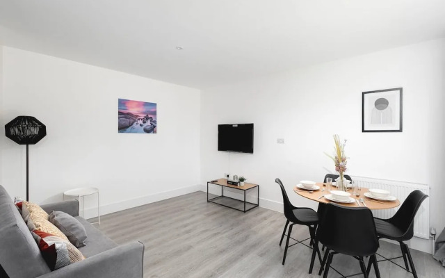 Skyvillion -vineyard Court- Enfield 1bed With Balcony