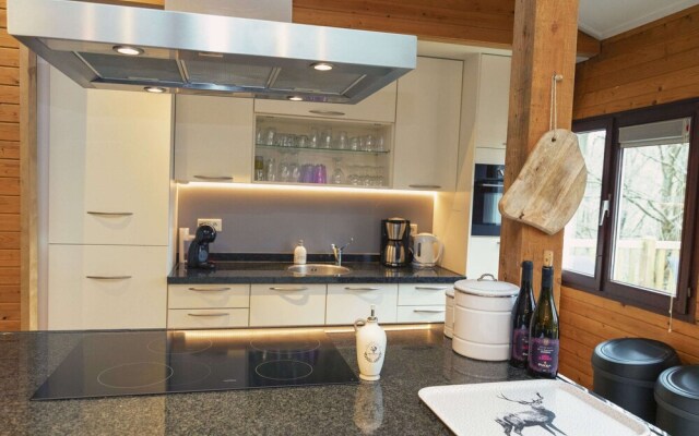Cosy Chalet in Odeigne with Hot Tub