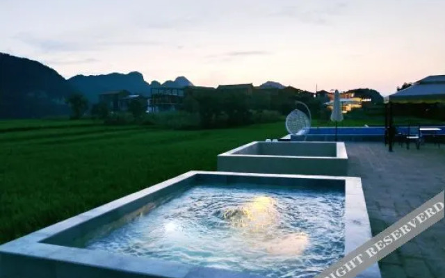 Puzhehei 72 Hou Star Lotus Hot Spring Hotel