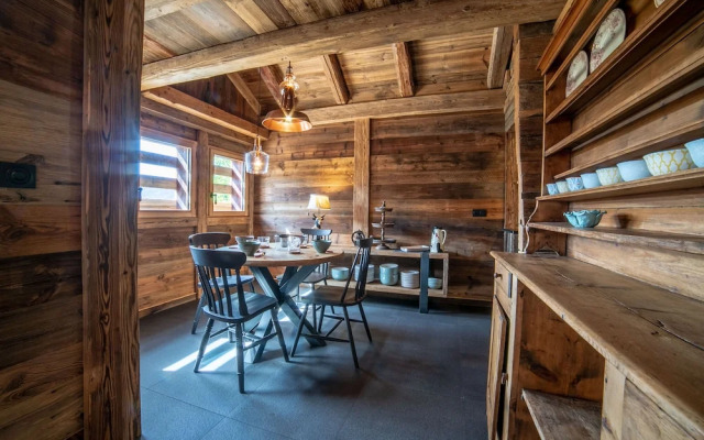 Kashmyre Chalet Luxe Chauffeur Sauna