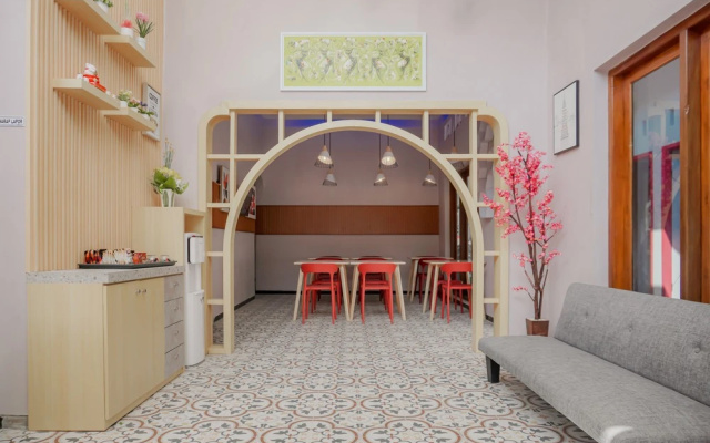 Urbanview Livy House Blitar
