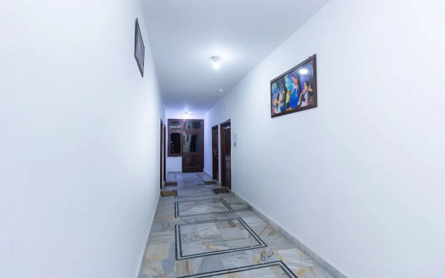 OYO 8951 Hotel Royal Regency