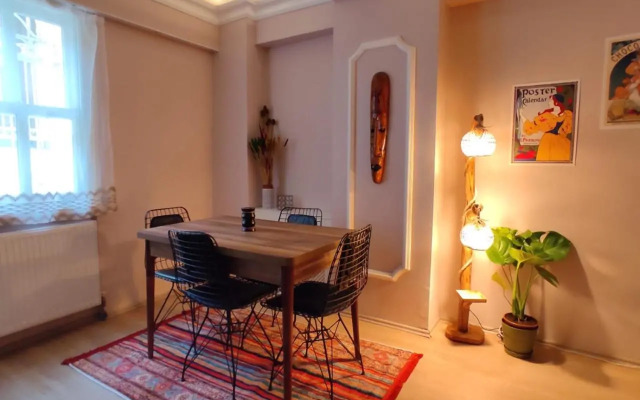 Cozy 1+1 and garden, in center of Kadıköy-İstanbul