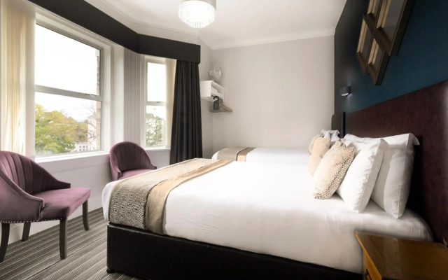 Applewood Hotel
