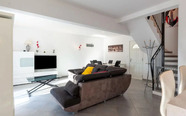 Beautiful Holiday Home With Garden