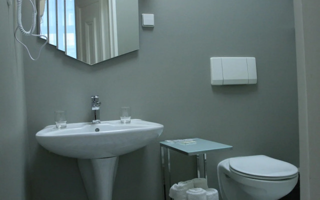 Kristof Hotel