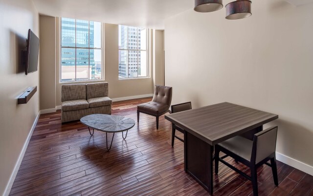 Hotel RL Baltimore Inner Harbor