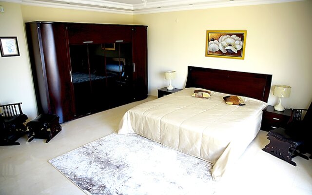 5 Bedroom Villa With Private Pool