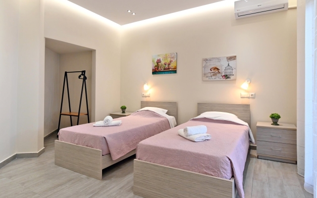 Sabbia Seafront Apartment 3 by TravelPro Servi...