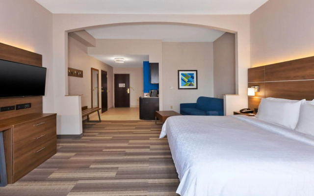 Holiday Inn Express & Suites Warminster - Horsham by IHG
