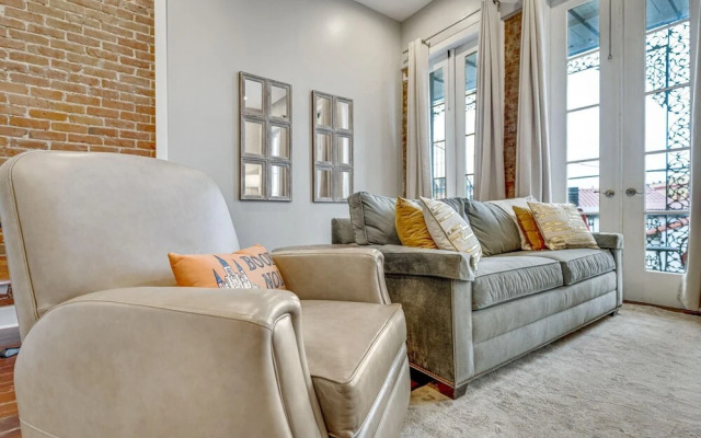 Luxurious Lower Garden District Condo w/ Balcony!