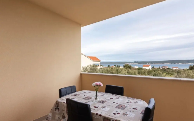 Simplistic Apartment in Neviđane with Balcony