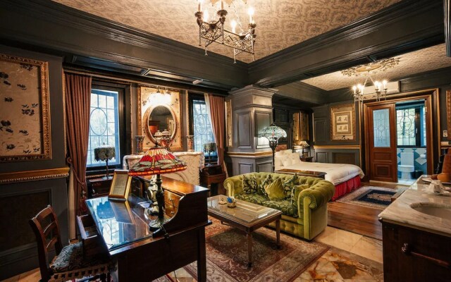 The Old England Manor