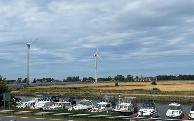 Charming Waterside Getaway