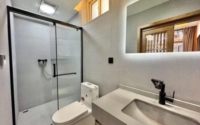 Beijing Hejiali Siheyuan Near Tiananm