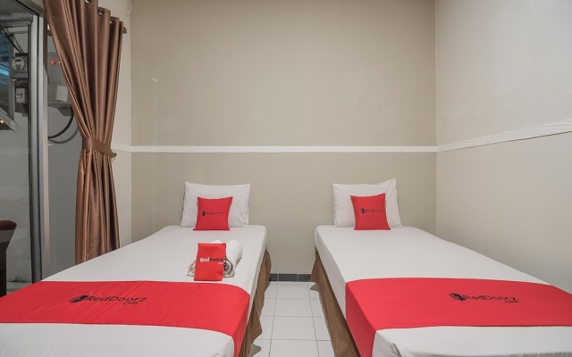 RedDoorz near Alun Alun Subang – Guest Rooms – Subang