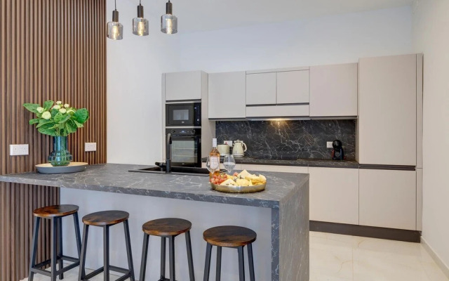 Art Deco Luxury Apartment Central Location