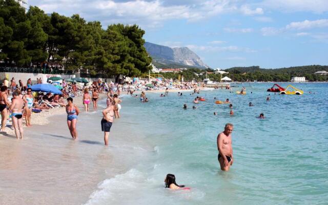 Apartments by the sea Makarska - 13222