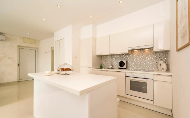 Urban Luxury Apartment