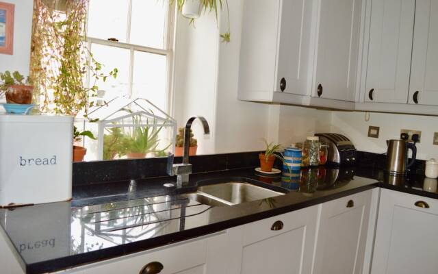 Georgian 2 Bedroom Apartment in Clifton