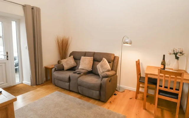 Tyddyn Sianel - Derw