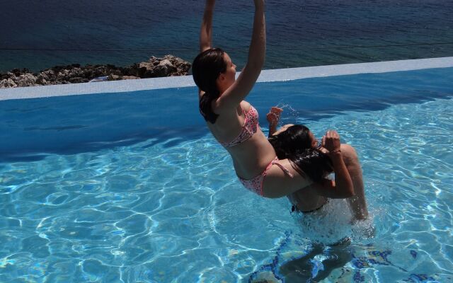 En Plo Luxury Suites