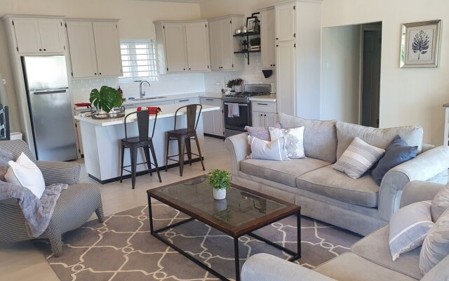The Lane @ Rodney Bay - Newly renovated & tastefully furnished 3 bedroom house 1 Home by RedAwning